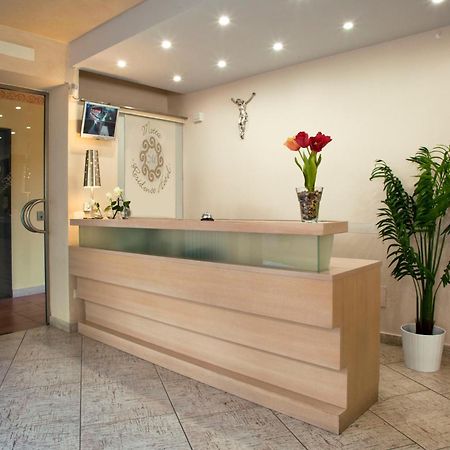 Motta Residence Hotel Motta SantʼAnastasia Екстериор снимка