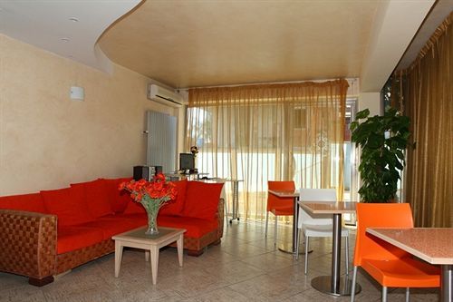 Motta Residence Hotel Motta SantʼAnastasia Екстериор снимка