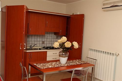 Motta Residence Hotel Motta SantʼAnastasia Екстериор снимка